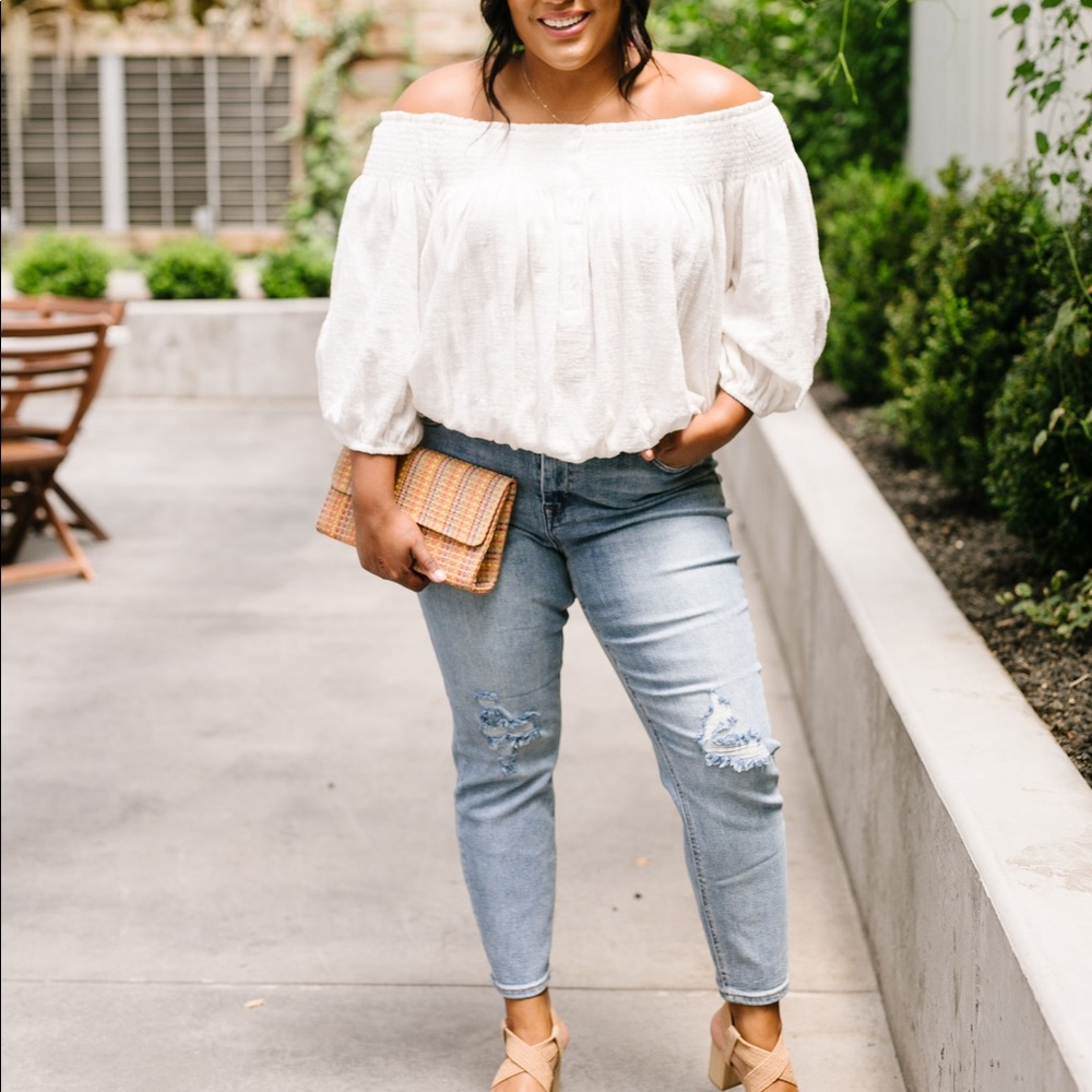 Just Add Sun Off Shoulder Top in White - Picture 5 of 12